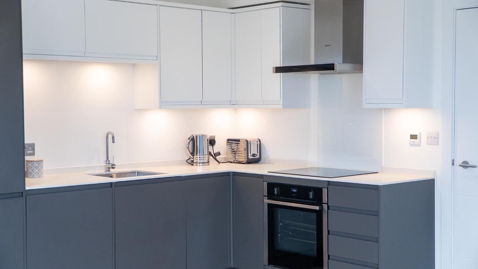 Lovely 2 Bed Penthouse In Loughton Central Location Apartment Exterior photo